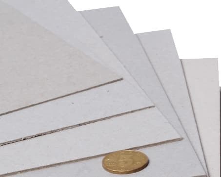 La carta di cartone grigia e la carta spessa sono utilizzate per imballare il modello di carta di cartone di rivestimento