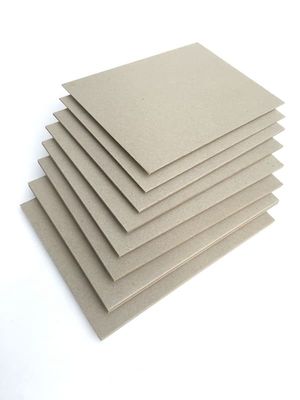La carta di cartone grigia e la carta spessa sono utilizzate per imballare il modello di carta di cartone di rivestimento