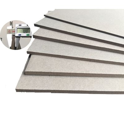 La Cina produce fogli di cartone grigio e fogli di cartone di chipboard riciclati