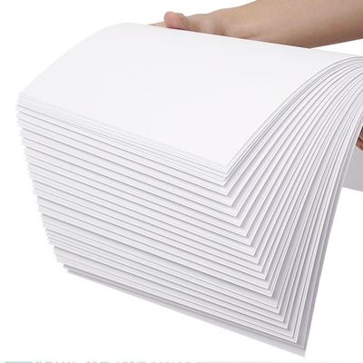58-120gm Carta offset senza legno Carta bianca in rotoli o in fogli campione gratuito